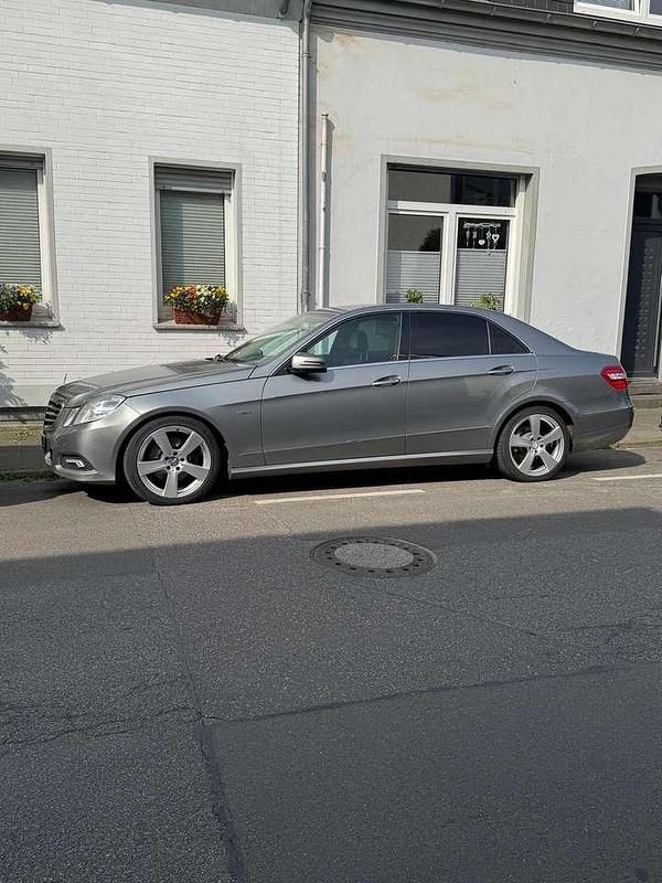 Gebraucht Mercedes E350 231 PS (169 kW) 2009 Grau Limousine