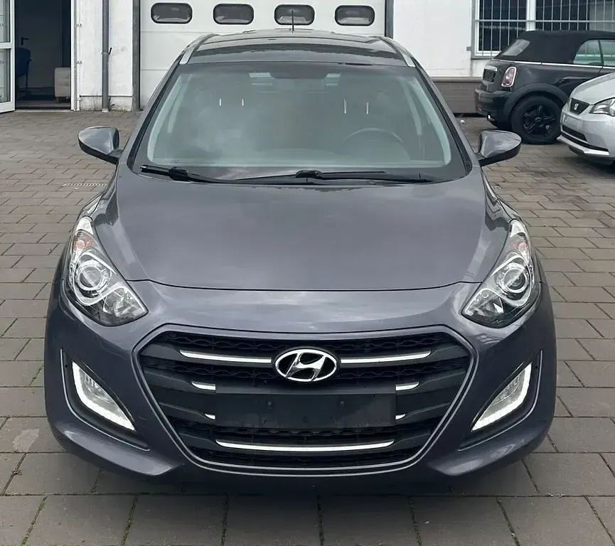 Gebraucht Hyundai i30 Trend 110 PS (80 kW) 2015 Grau Kombi