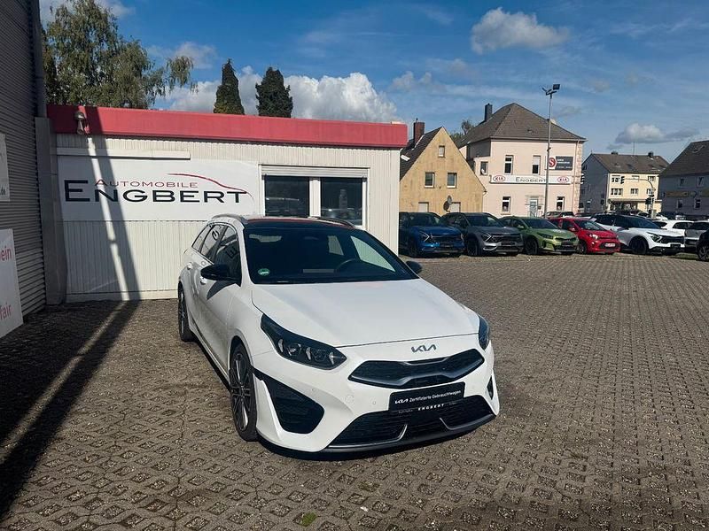 Weiß Gebraucht 2025 Kia Ceed Sportswagon GT-Line Kombi | 31.490 € (Etwas zu teuer) - Bild 1/4