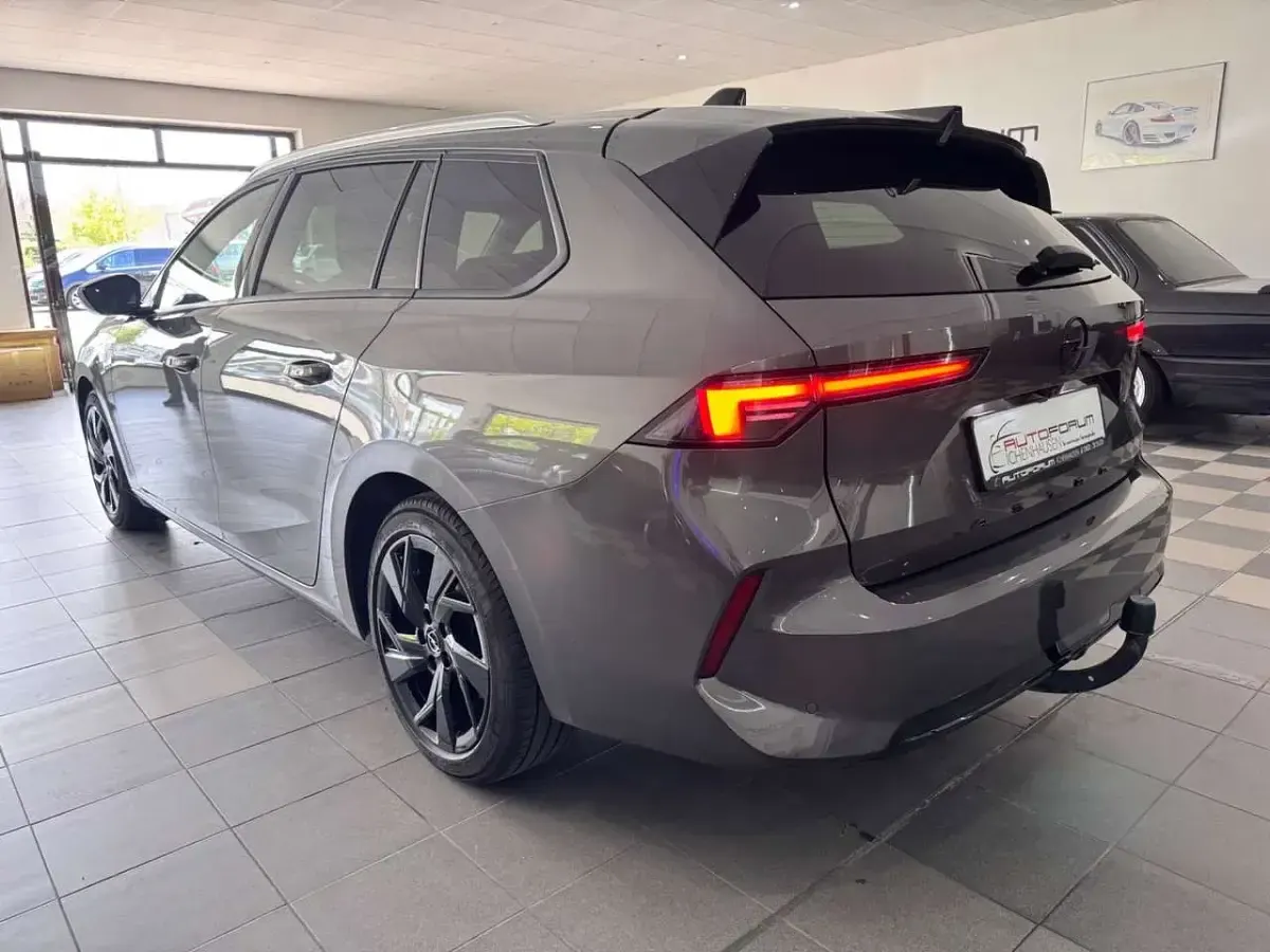Gebraucht Opel Astra 131 PS (96 kW) 2023 Vulkan grau Kleinwagen