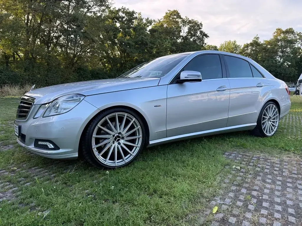 Gebraucht Mercedes E350 231 PS (169 kW) 2009 Silber Limousine