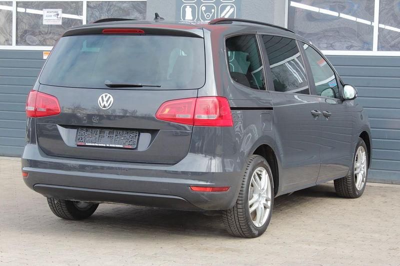 Gebraucht VW Sharan Trendline 140 PS (102 kW) 2011 Grau Van / Kleinbus
