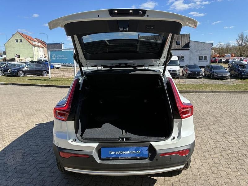Gebraucht Volvo XC40 Core 163 PS (119 kW) 2025 Weiß SUV