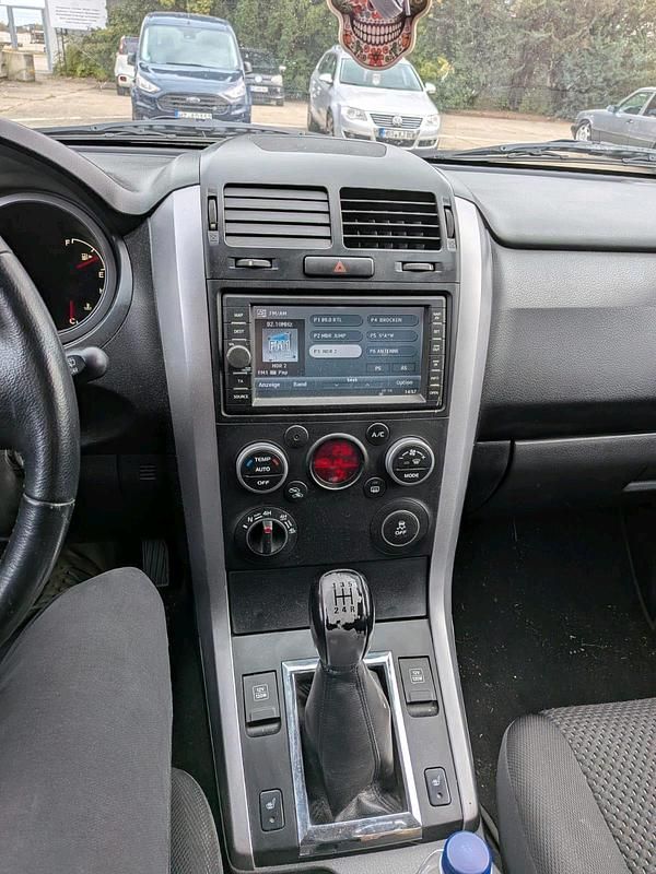 Weiß Gebraucht 2013 Suzuki Grand Vitara SUV | 10.500 € (Fairer Preis) - Bild 1/4