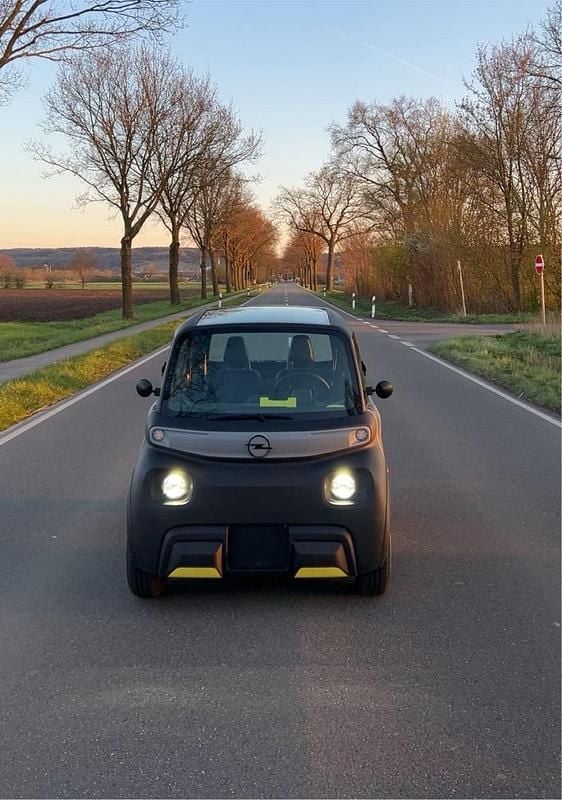 Grau Gebraucht 2024 Opel Rocks-e Edition Kleinwagen | 7.900 € - Bild 1/4