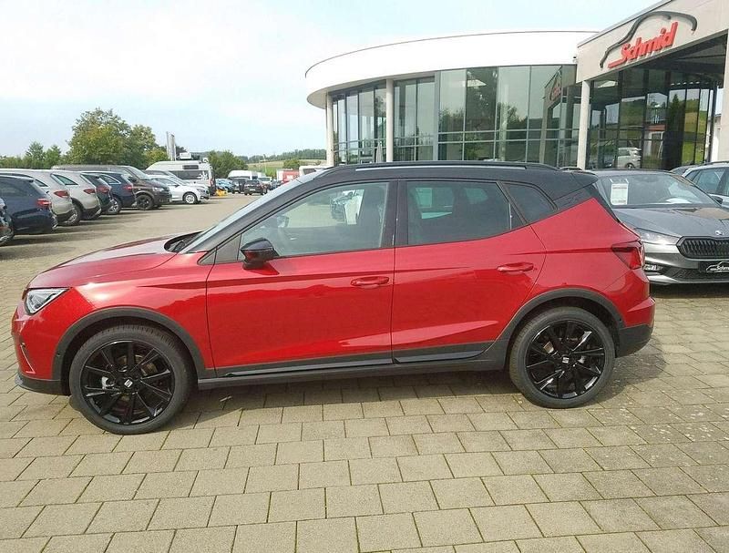 Neu Seat Arona Black Edition 116 PS (85 kW) 2025 Desire rot metallic dach schwarz SUV