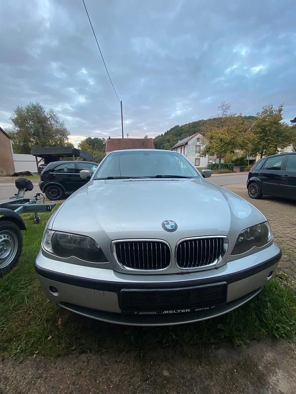 Grau Gebraucht 2004 BMW 320 Kombi | 2.600 € (Guter Preis) - Bild 1/4