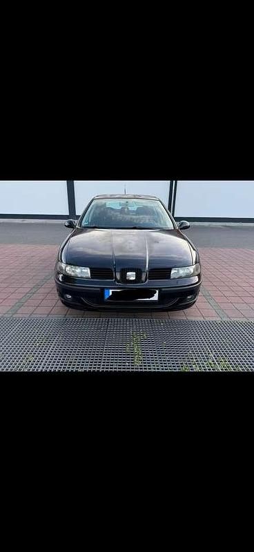 Schwarz Gebraucht 2003 Seat Leon Stella Limousine | 999 € (Fairer Preis) - Bild 1/4