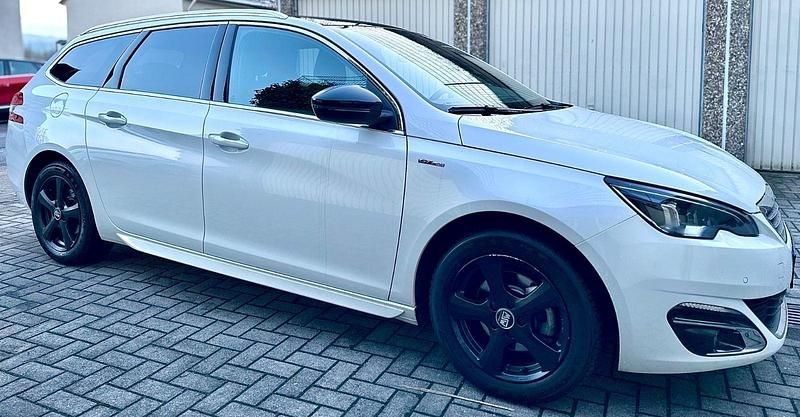 Gebraucht Peugeot 308 Allure Top 131 PS (96 kW) 2017 Weiß Kombi