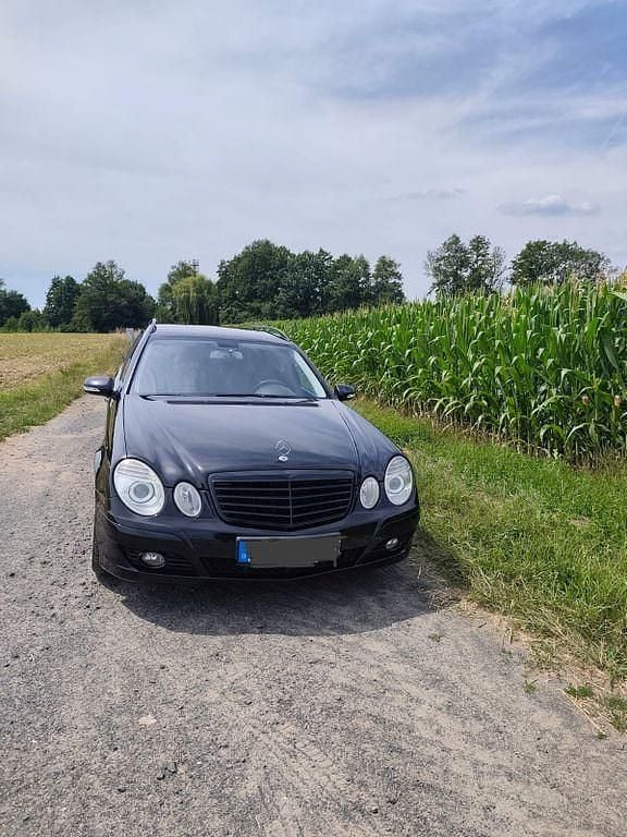 Schwarz Gebraucht 2008 Mercedes E220 Elegance Limousine | 5.050 € (Fairer Preis) - Bild 1/4