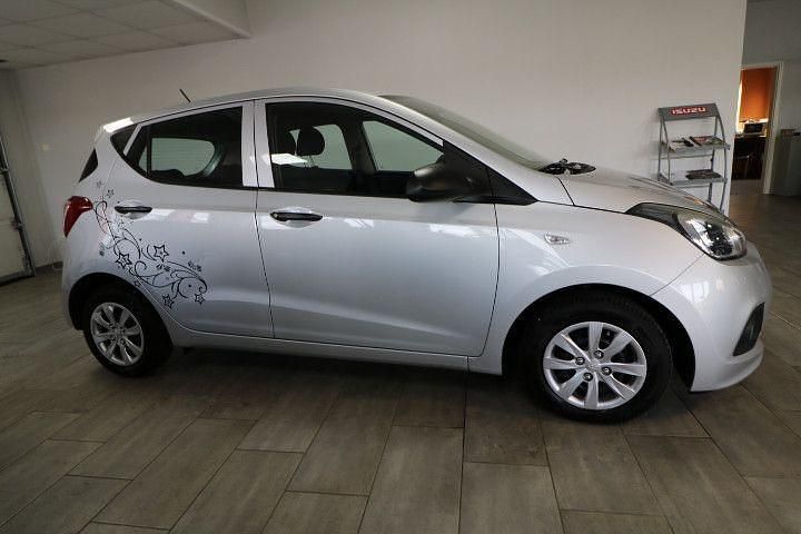 Gebraucht Hyundai i10 Classic 67 PS (49 kW) 2015 Silber Kleinwagen