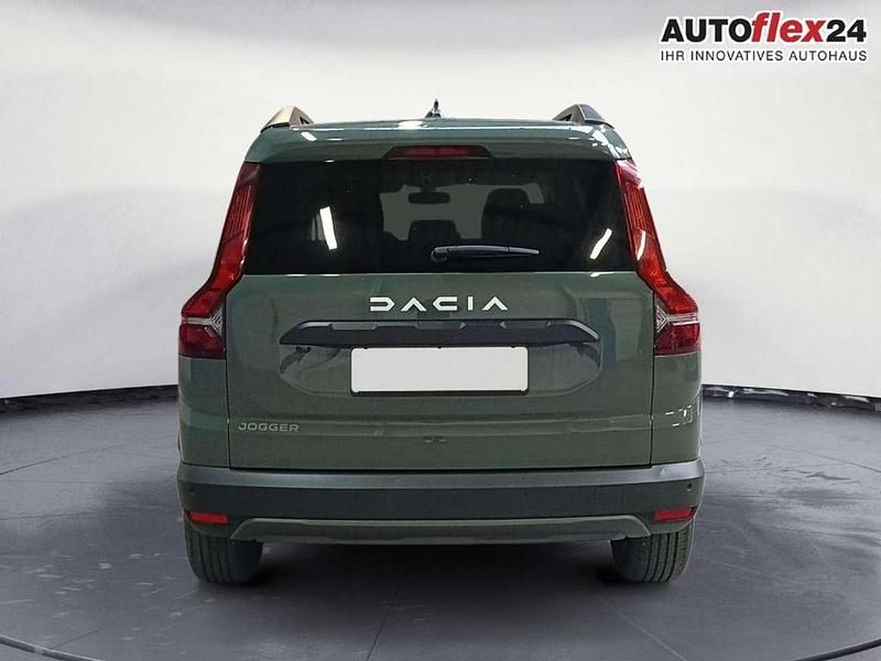 Gebraucht Dacia Jogger 111 PS (81 kW) 2024 Vert lichen kaki Van / Kleinbus