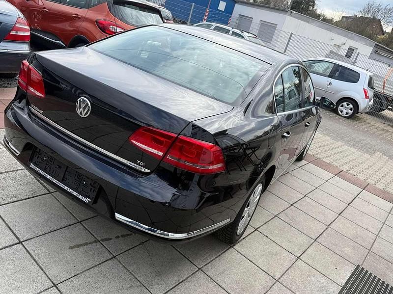 Gebraucht VW Passat Comfortline 105 PS (77 kW) 2013 Deep black perleffekt Limousine