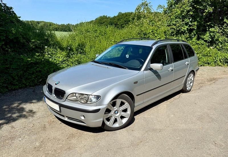 Silber Gebraucht 2002 BMW 330 Kombi | 4.200 € (Superpreis) - Bild 1/4
