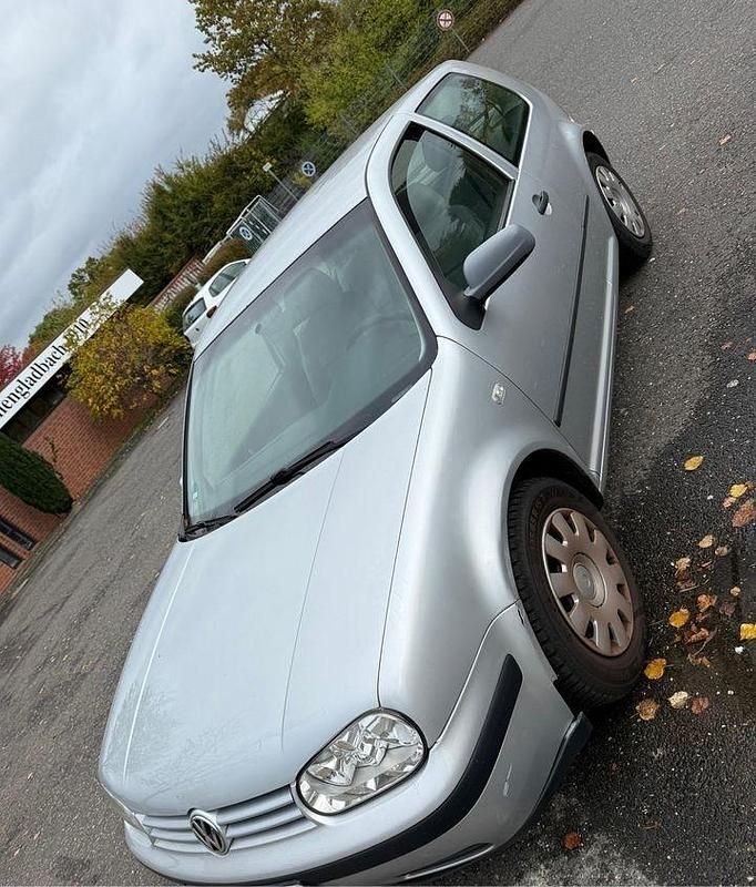 Silber Gebraucht 2002 VW Golf IV Kleinwagen | 799 € (Guter Preis) - Bild 1/4