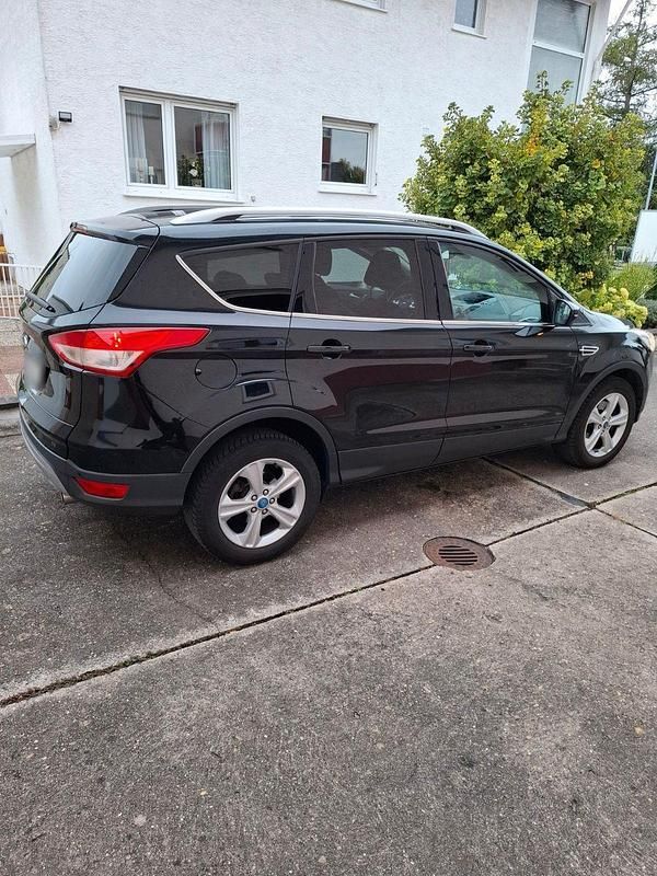 Gebraucht Ford Kuga Trend 120 PS (88 kW) 2015 Schwarz SUV
