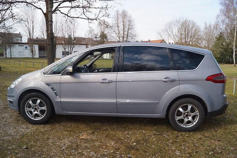 Gebraucht Ford S-MAX Titanium 160 PS (117 kW) 2011 Grau Van / Kleinbus