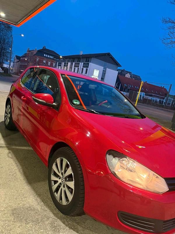 Gebraucht VW Golf VI 86 PS (63 kW) 2012 Rot Kleinwagen