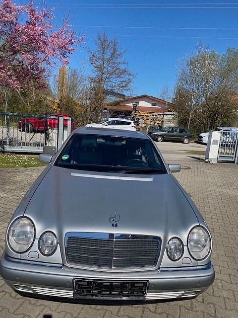 Gebraucht Mercedes E320 Elegance 224 PS (164 kW) 1997 Silber Limousine
