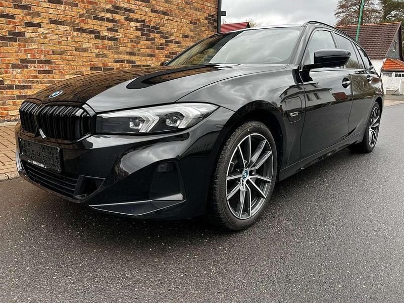 Gebraucht BMW 320e Sport Line 163 PS (119 kW) 2022 Schwarz Kombi