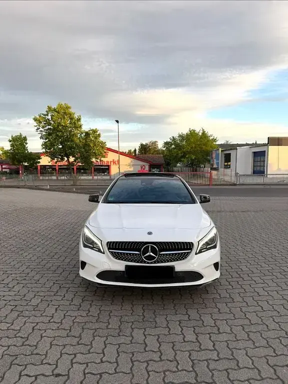 Gebraucht Mercedes CLA180 AMG line 122 PS (89 kW) 2018 Weiß Coupé