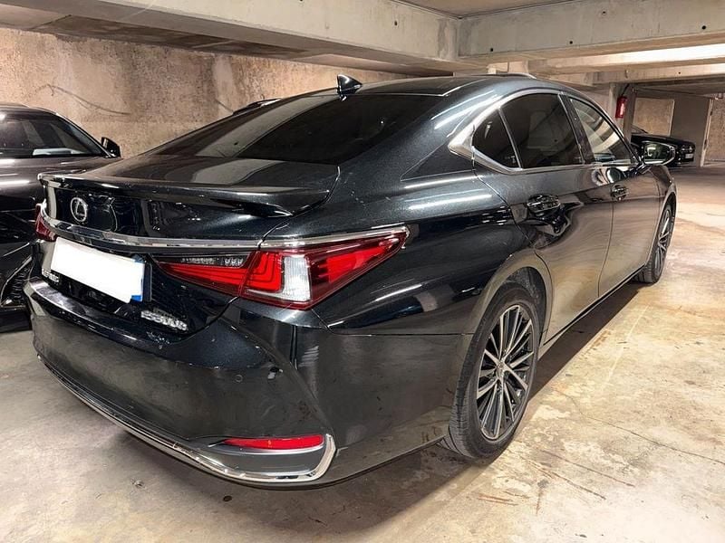Gebraucht Lexus ES300H 218 PS (160 kW) 2023 Schwarz Limousine