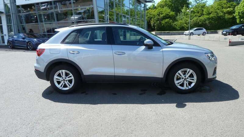 Gebraucht Audi Q3 Ambiente 150 PS (110 kW) 2023 Florettsilber metallic SUV
