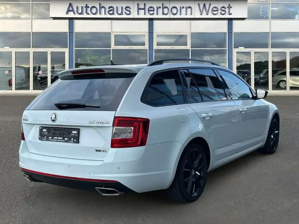 Gebraucht Skoda Octavia RS 184 PS (135 kW) 2017 Laser white Kombi