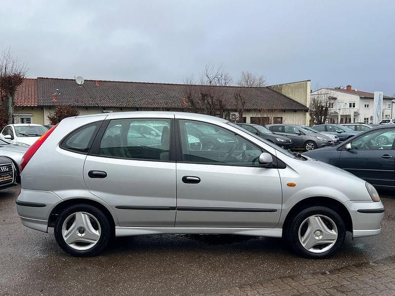 Gebraucht Nissan Almera Tino Acenta 116 PS (85 kW) 2002 Silber Van / Kleinbus