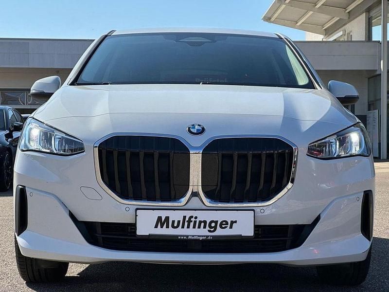 Gebraucht BMW 220 156 PS (114 kW) 2023 Weiß Van / Kleinbus