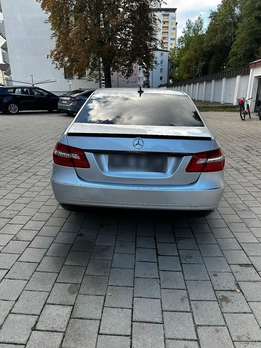 Używany Mercedes E250 Avantgarde 204 KM (150 kW) 2010 Srebrny Sedan/Limuzyna
