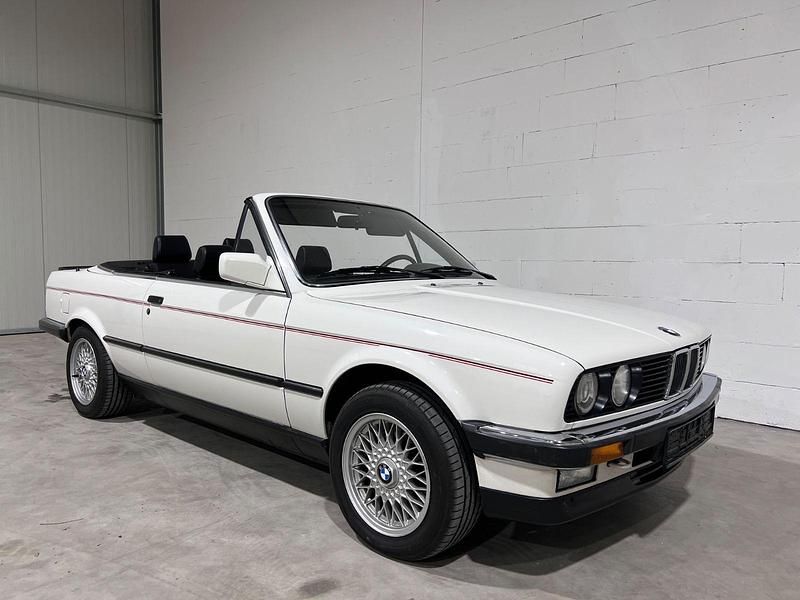 Weiß Gebraucht 1990 BMW 325 Cabriolet Cabrio | 27.250 € - Bild 1/4