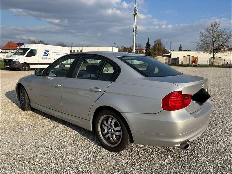 Gebraucht BMW 320 170 PS (125 kW) 2011 Silber Limousine