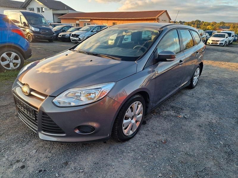 Grau Gebraucht 2011 Ford Focus Trend Kombi | 2.500 € (Guter Preis) - Bild 1/4