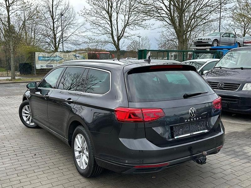 Gebraucht VW Passat 122 PS (89 kW) 2021 Grau Limousine