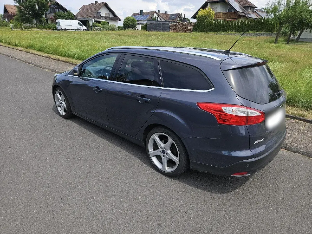 Gebraucht Ford Focus Titanium 150 PS (110 kW) 2011 Grau Kombi