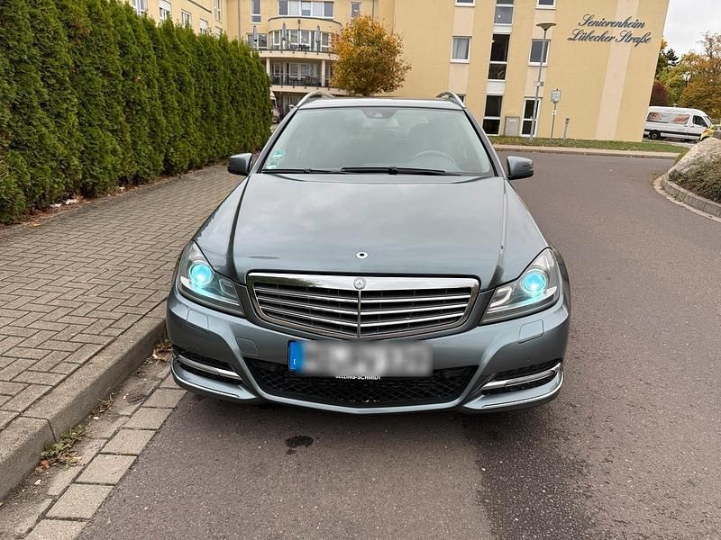 Gebraucht Mercedes C200 136 PS (100 kW) 2011 Grau Kombi