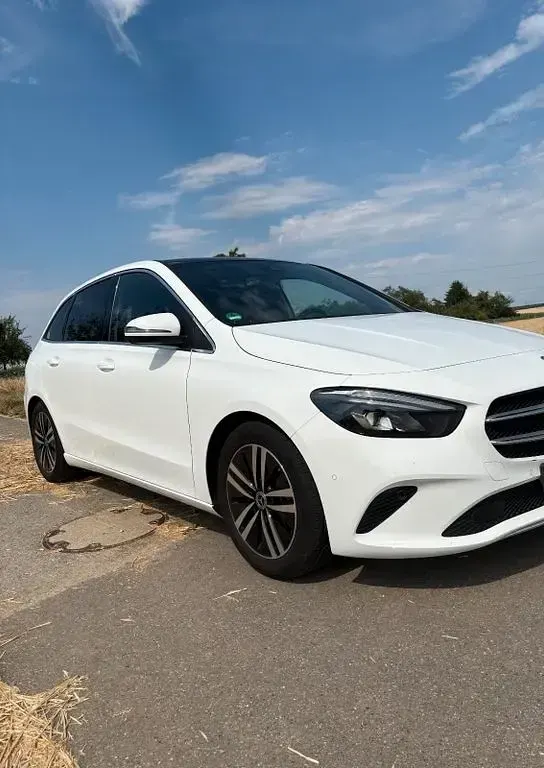 Gebraucht Mercedes B200 163 PS (119 kW) 2022 Weiß Kleinwagen