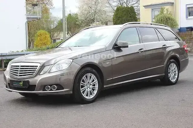 Używany Mercedes E220 Elegance 170 KM (125 kW) 2010 Kombi