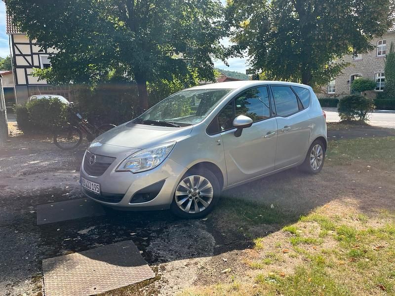 Silber Gebraucht 2012 Opel Meriva Van / Kleinbus | 2.500 € (Guter Preis) - Bild 1/4
