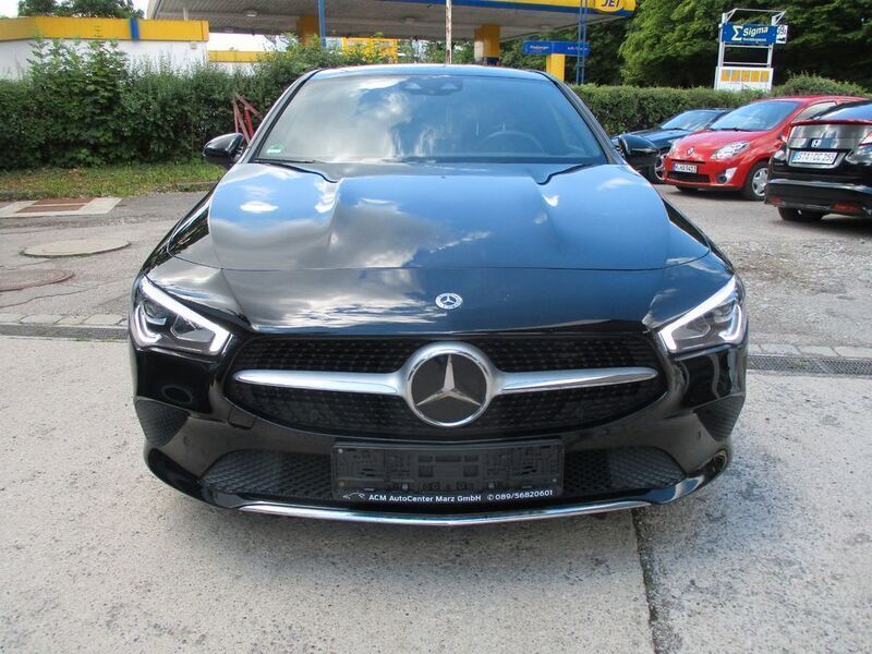 Gebraucht Mercedes CLA200 Shooting Brake 150 PS (110 kW) 2021 Schwarz Kombi