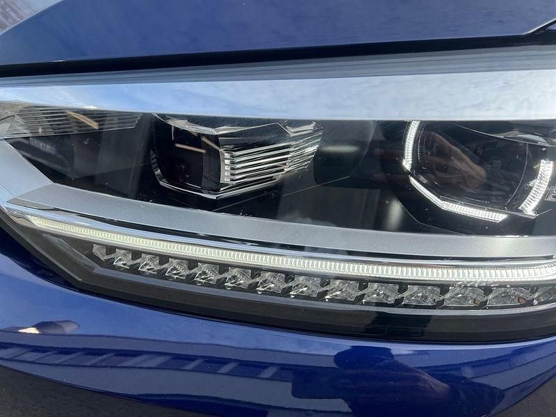 Gebraucht VW Touran Highline 150 PS (110 kW) 2022 Blau Van / Kleinbus