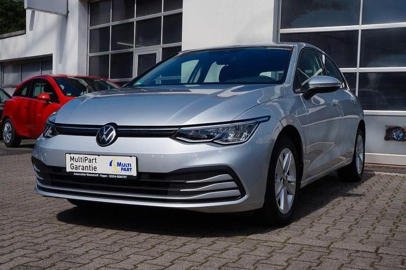 Gebraucht VW Golf VIII Life 131 PS (96 kW) 2020 Silber Limousine