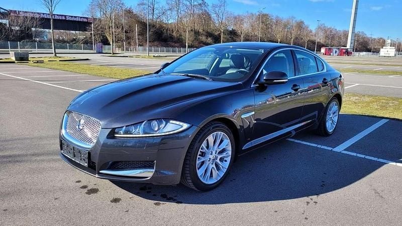 Gebraucht Jaguar XF 241 PS (177 kW) 2013 Stratus grey Limousine