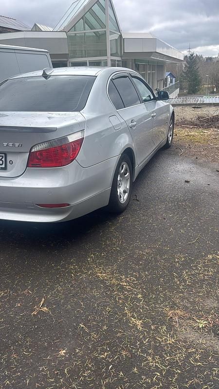 Gebraucht BMW 523 177 PS (130 kW) 2006 Silber Limousine