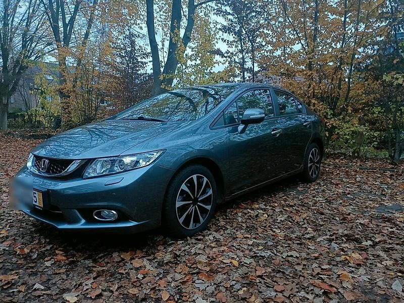 Grau Gebraucht 2014 Honda Civic Lifestyle Limousine | 12.000 € (Fairer Preis) - Bild 1/4