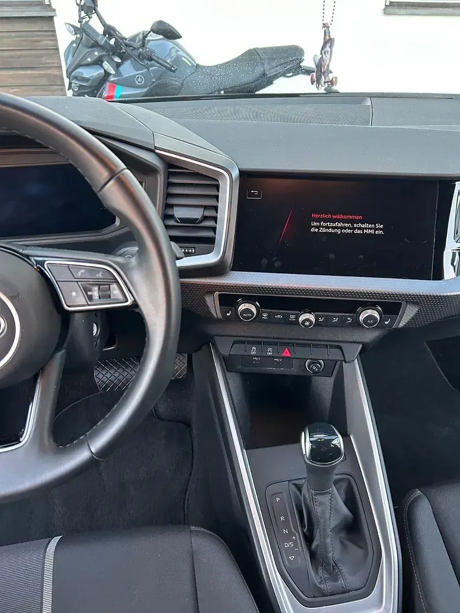 Używany Audi A1 Sportback Advanced 95 KM (69 kW) 2023 Niebieski Hatchback