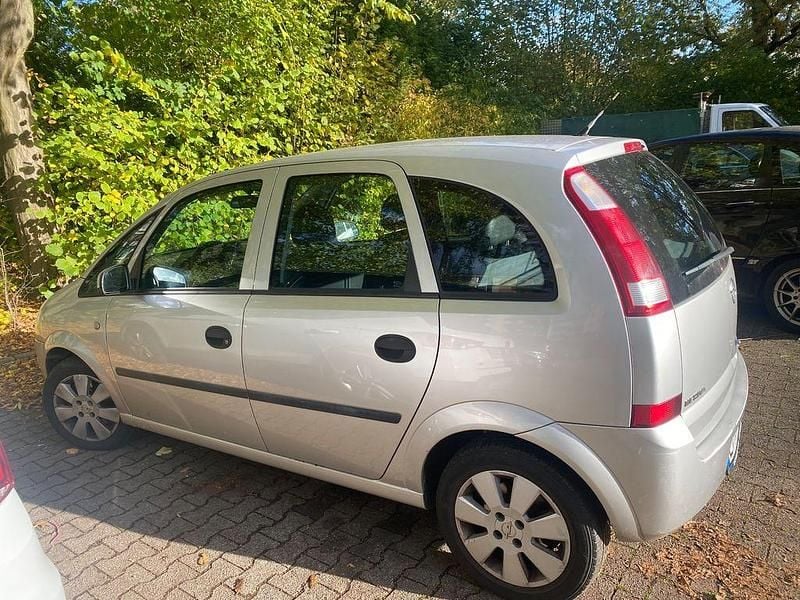 Grau Gebraucht 2004 Opel Meriva Van / Kleinbus | 1.850 € (Superpreis) - Bild 1/4