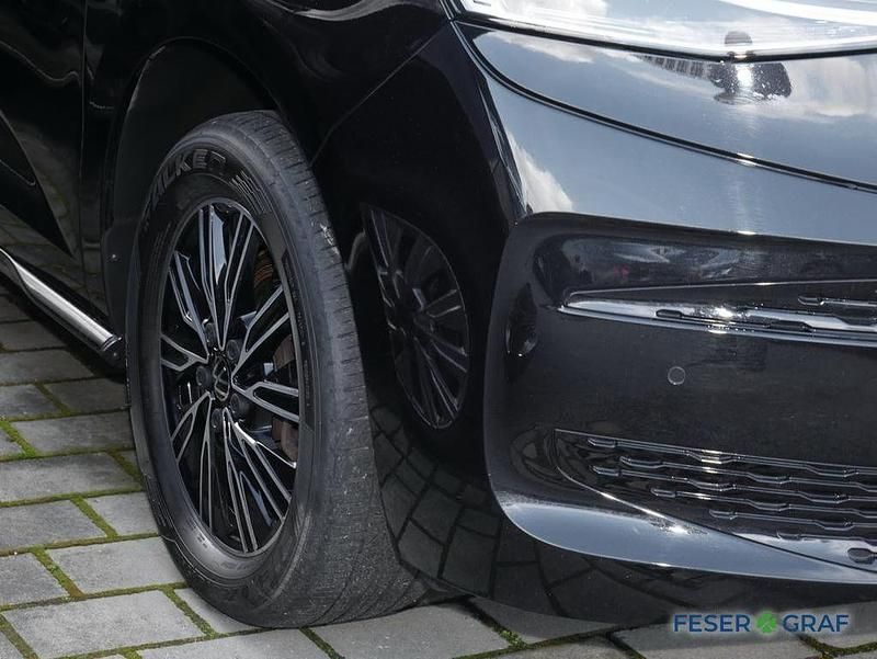 Gebraucht VW Multivan Basis 150 PS (110 kW) 2022 Deep black perleffekt Van