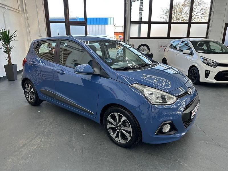 Gebraucht Hyundai i10 Style 67 PS (49 kW) 2015 Silber Kleinwagen